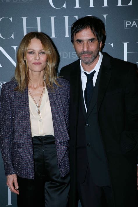 robe mariage vanessa paradis samuel benchetrit|Le mariage très discret de la chanteuse Vanessa。